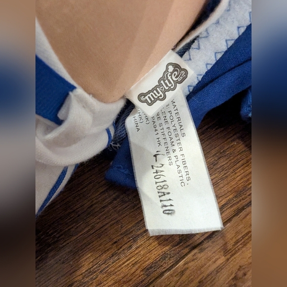 My Life Doll with brown Eyes & Brown wavy Hair - Picture 3 of 7